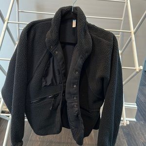 hit the slopes fleece jacket in “black”